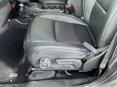 Used 2024 Jeep Gladiator Willys image 19