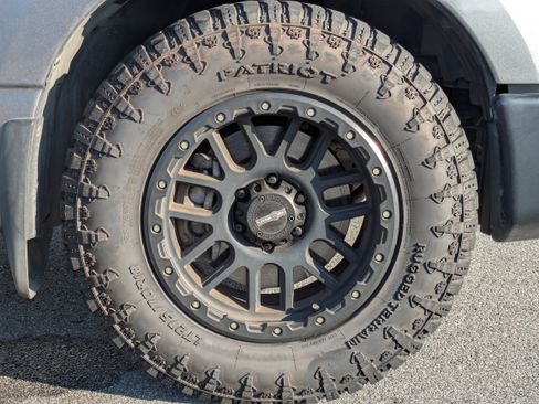 Used 2019 Nissan Titan S w/ S Utility Package image 10