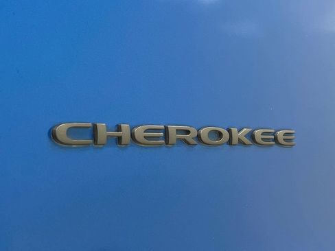 Used 2019 Jeep Cherokee Trailhawk AWD/4WD image 42