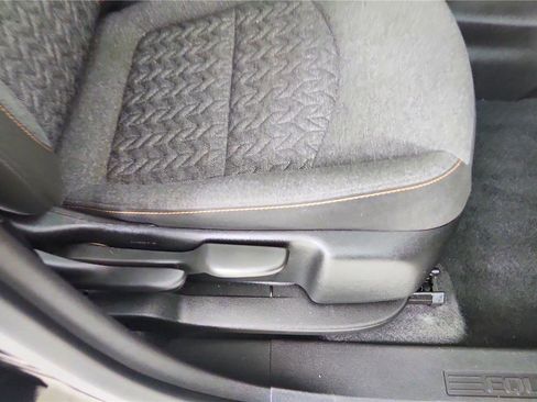 Used 2024 Chevrolet Equinox LT image 39