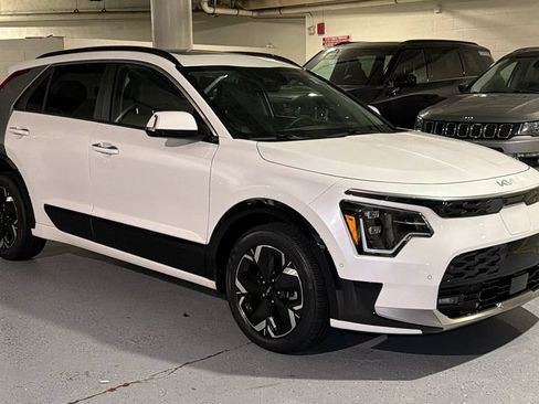 Certified 2023 Kia Niro Wave FWD image 1