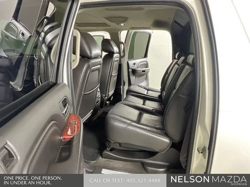Used 2011 Cadillac Escalade EXT Luxury AWD/4WD image 12