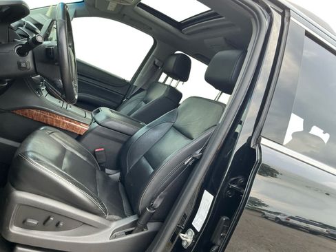 Used 2017 Chevrolet Suburban Premier AWD/4WD image 9
