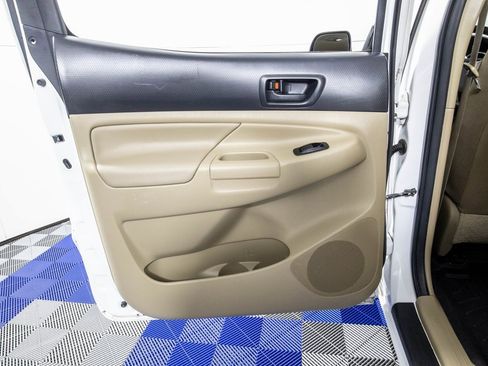 Used 2012 Toyota Tacoma PreRunner w/ SR5 Pkg image 13