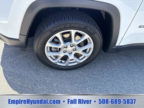 Used 2023 Jeep Compass Latitude w/ Sun and Sound Group AWD/4WD image 13