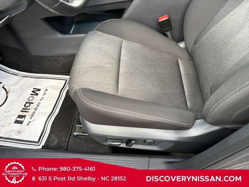 Certified 2025 Nissan Rogue SV FWD image 12