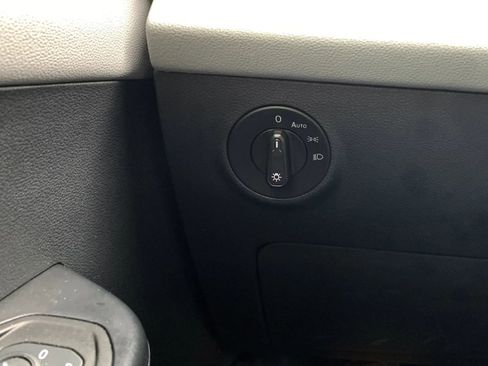 Used 2023 Volkswagen Taos SE w/ Black Wheel Package image 32