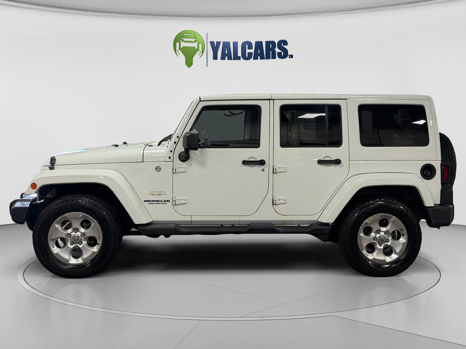 Used 2014 Jeep Wrangler Unlimited Sahara w/ Connectivity Group AWD/4WD image 2