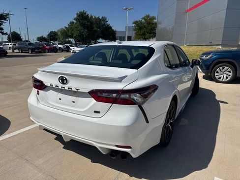 Used 2023 Toyota Camry SE w/ Convenience Package FWD image 3