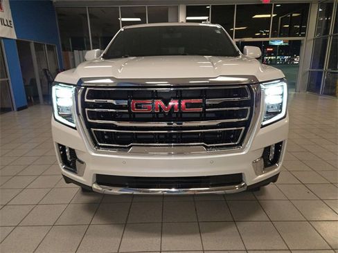 Used 2021 GMC Yukon SLT w/ SLT Luxury Plus Package image 3