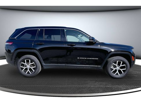 Certified 2024 Jeep Grand Cherokee Limited AWD/4WD image 15