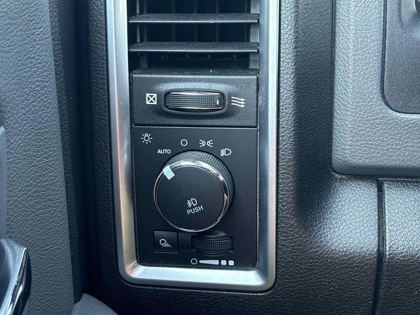 Used 2017 RAM 1500 Big Horn RWD image 12