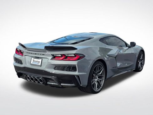 Used 2025 Chevrolet Corvette Z06 RWD image 3