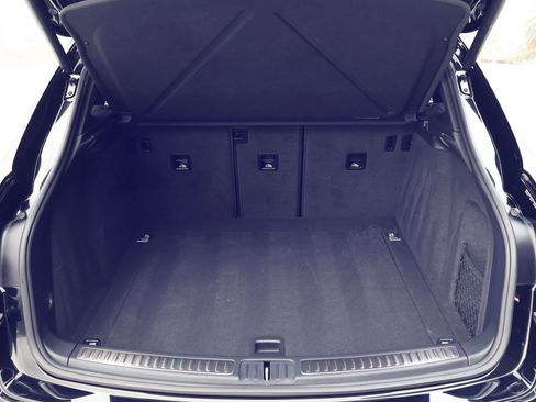 Certified 2022 Porsche Macan S image 23