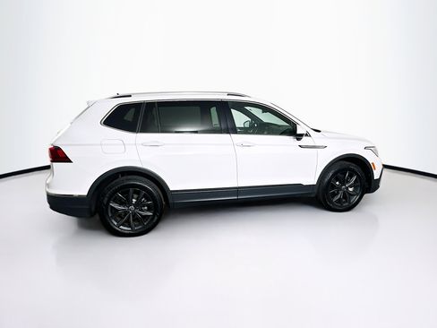 Used 2024 Volkswagen Tiguan SE image 10