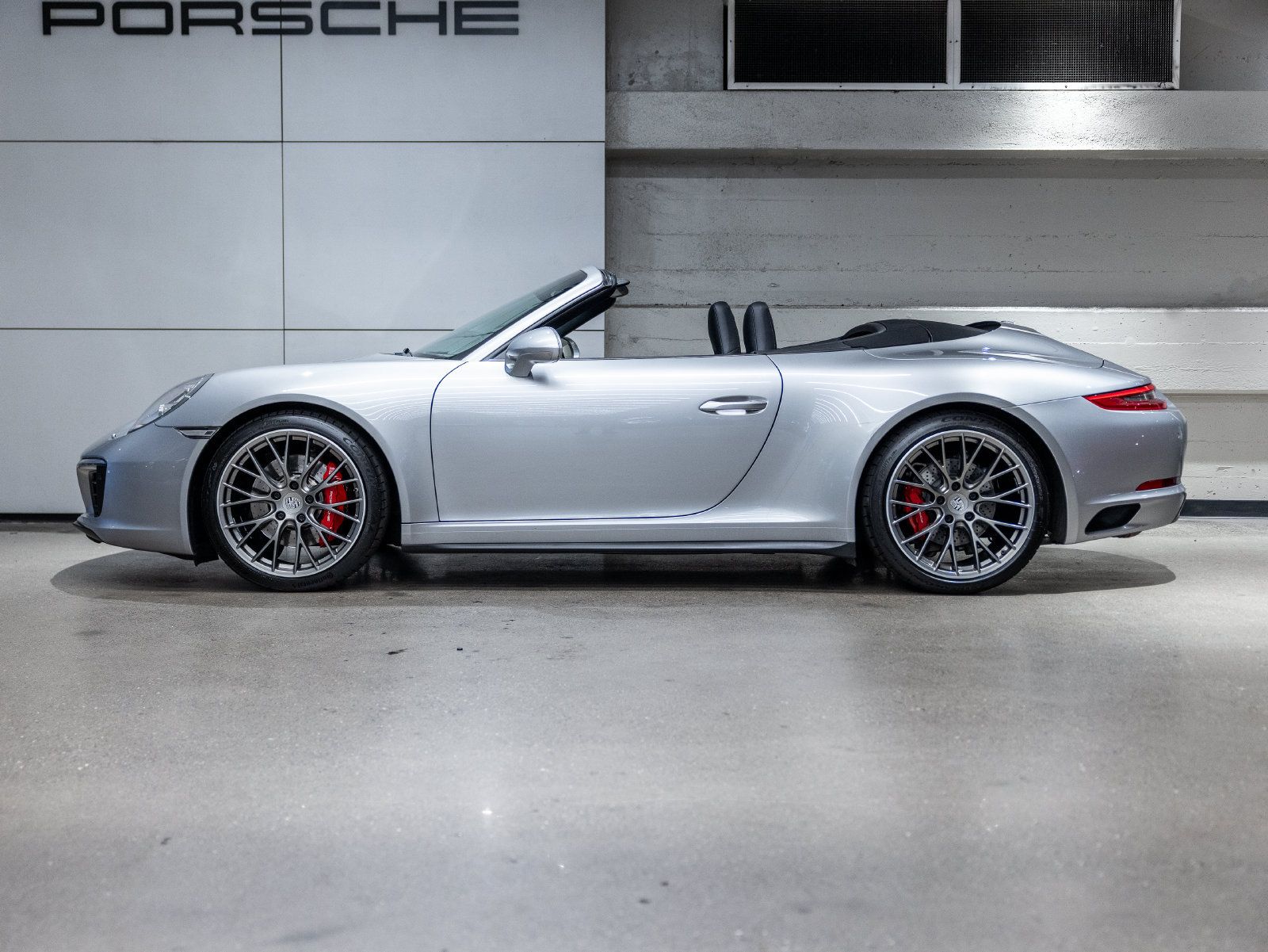 Used 2017 Porsche 911 Carrera 4S AWD/4WD image 2