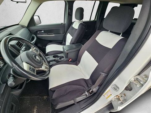 Used 2011 Jeep Liberty Renegade w/ Trailer Tow Class III Group image 12