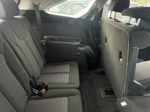 Used 2023 Kia Sorento LX image 8