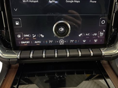 Used 2025 GMC Yukon XL Denali image 15