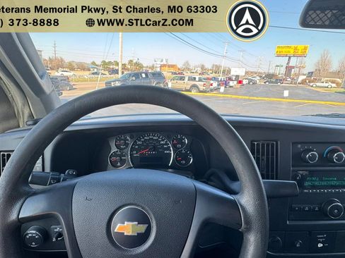 Used 2016 Chevrolet Express 2500 Van 3D image 11