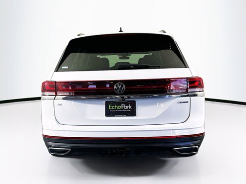 Used 2025 Volkswagen Atlas SE AWD/4WD image 7