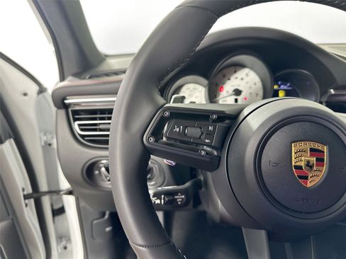 Certified 2026 Porsche Macan S AWD/4WD image 31