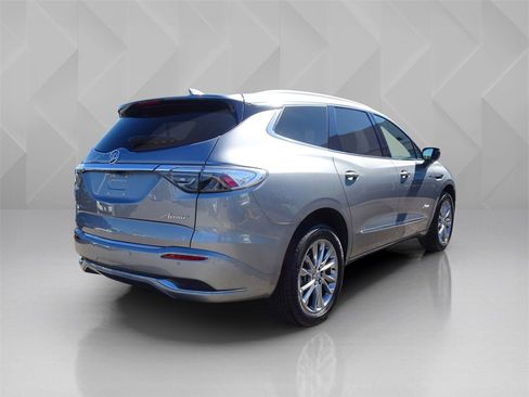 Used 2023 Buick Enclave Avenir image 5
