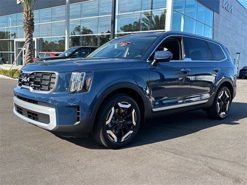 New 2025 Kia Telluride S image 3