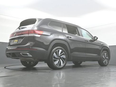 Used 2024 Volkswagen Atlas SE w/ Panoramic Sunroof Package FWD image 48