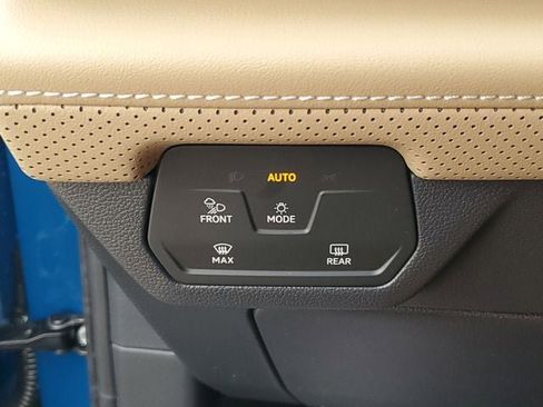 New 2026 Volkswagen Atlas Cross Sport SE image 29