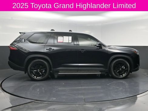 Used 2025 Toyota Grand Highlander AWD image 4