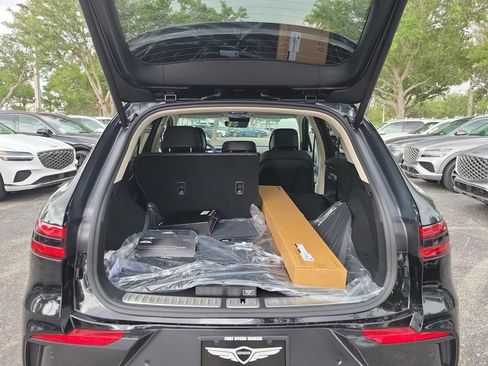 New 2026 Genesis GV70 2.5T Select AWD/4WD image 4