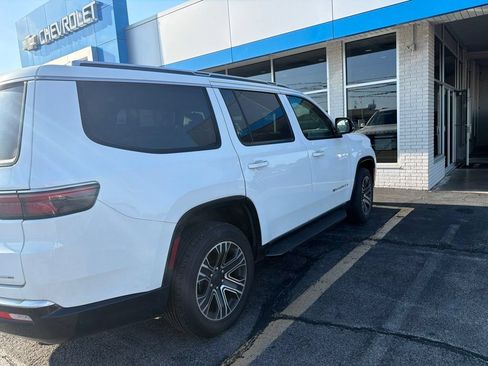 Used 2024 Jeep Wagoneer Series II w/ Flexible Seating Group RWD image 5