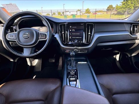 Used 2018 Volvo XC60 T5 Momentum w/ Convenience Package AWD/4WD image 18