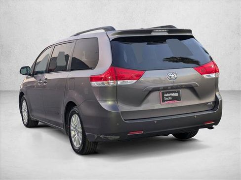 Used 2014 Toyota Sienna XLE image 8