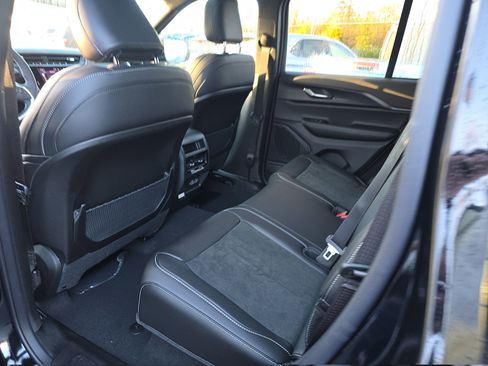 New 2025 Jeep Grand Cherokee Altitude image 14