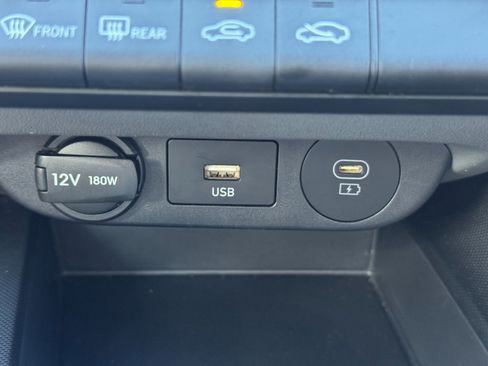 Used 2024 Hyundai Elantra SEL FWD image 29