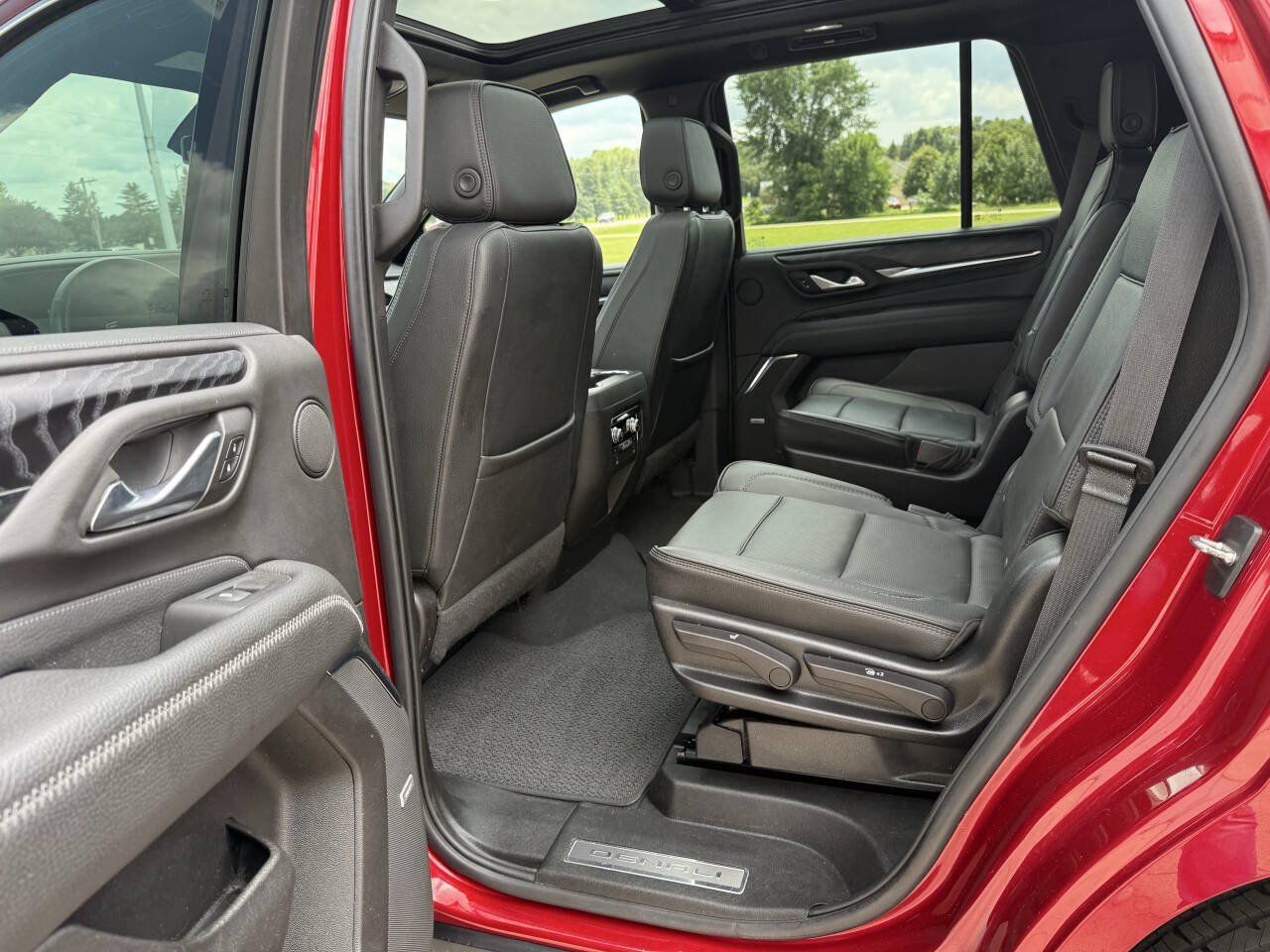 Used 2023 GMC Yukon Denali AWD/4WD image 6