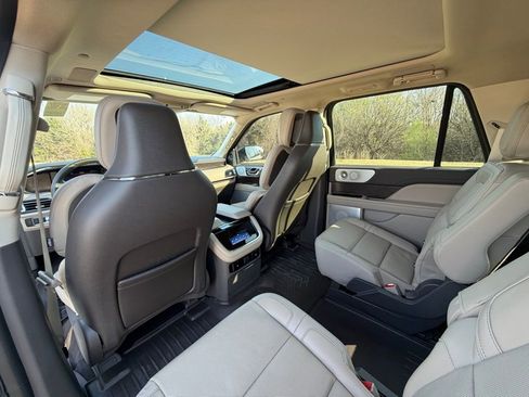 Used 2024 Lincoln Navigator L Reserve image 12