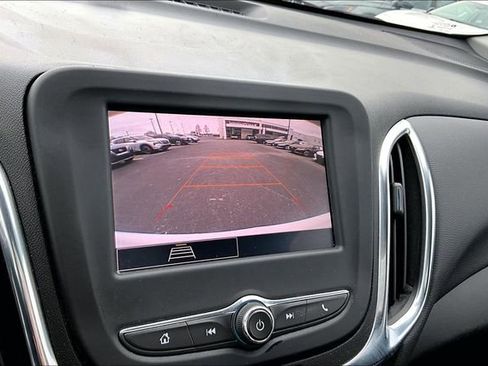 Used 2022 Chevrolet Equinox LT w/ Driver Convenience Package image 11