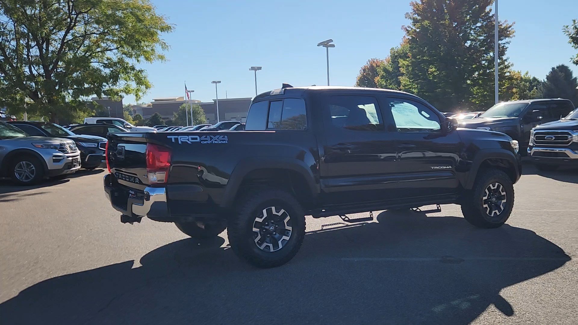 Used 2016 Toyota Tacoma TRD Off-Road w/ Towing Package AWD/4WD image 13