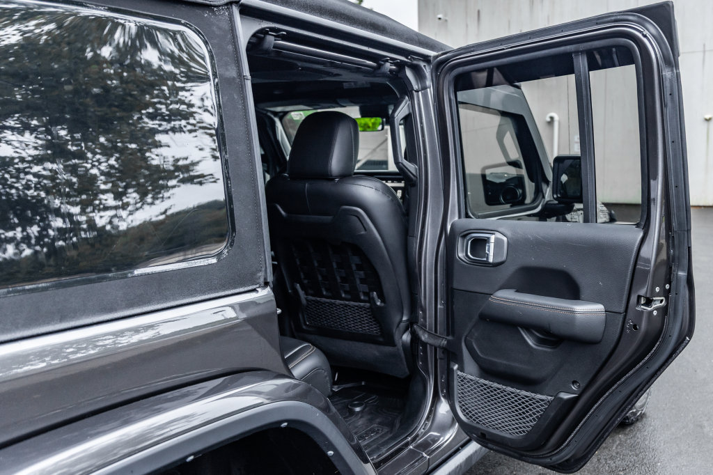 Used 2022 Jeep Wrangler Unlimited Rubicon w/ Dual Top Group AWD/4WD image 20