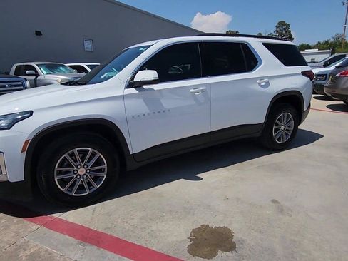 Used 2023 Chevrolet Traverse LT FWD image 4
