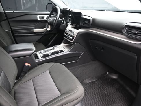 Used 2023 Ford Explorer XLT image 28