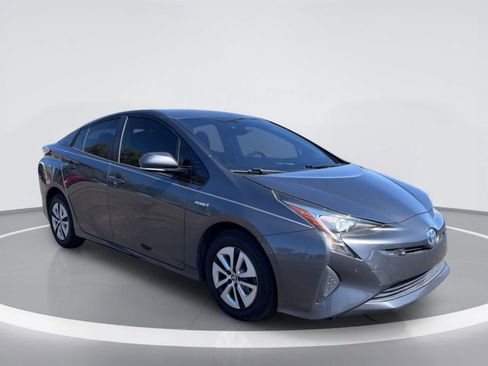 Used 2017 Toyota Prius Two w/ Prius Two Safety Plus Package FWD image 7