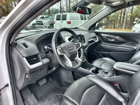 Certified 2024 GMC Terrain SLT w/ Infotainment Package II image 10