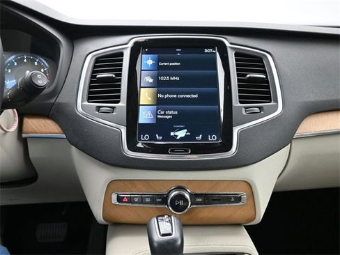 Used 2022 Volvo XC90 T6 Momentum w/ Climate Package image 12