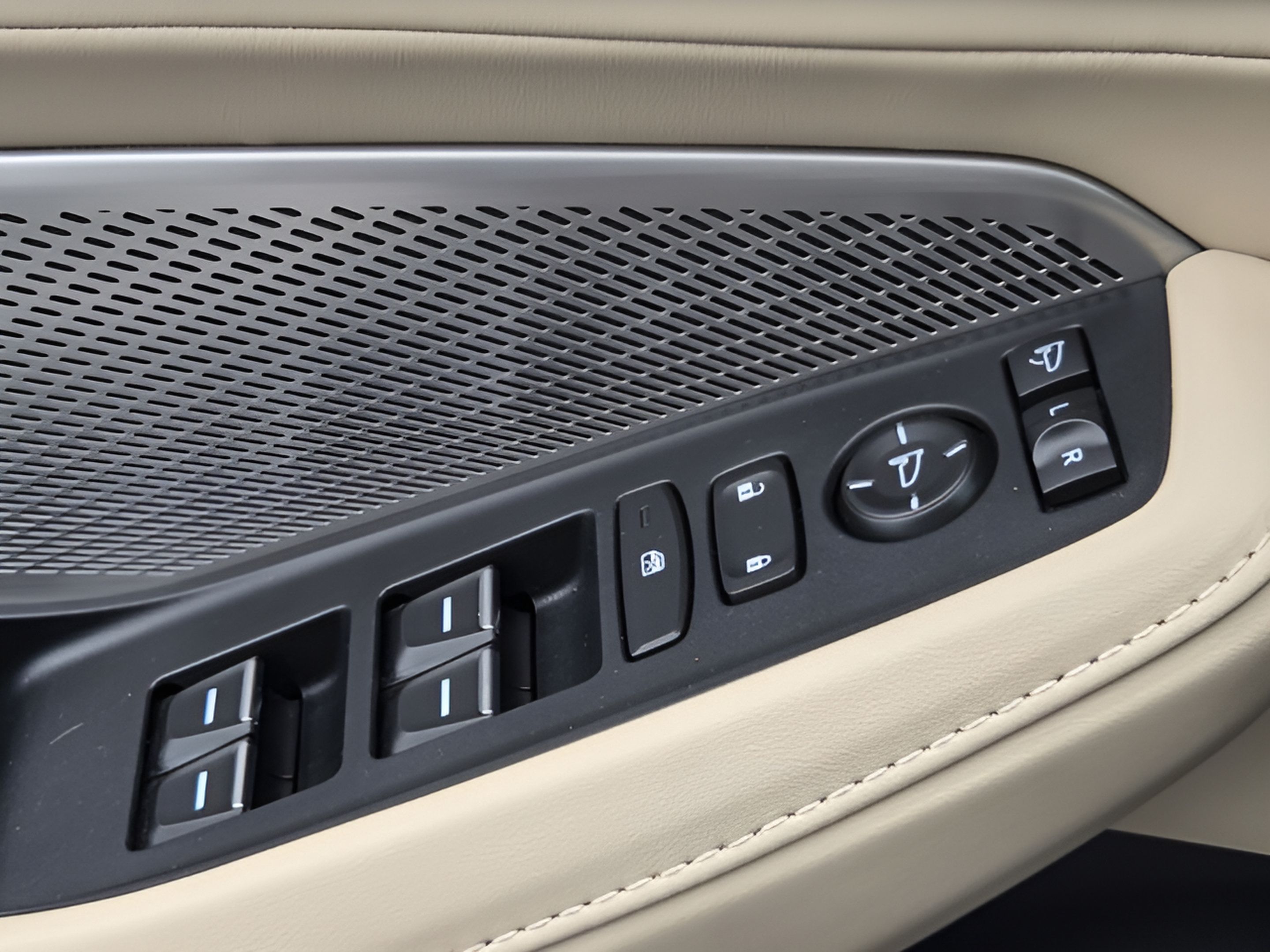 Used 2024 Acura MDX w/ Technology Package FWD image 25