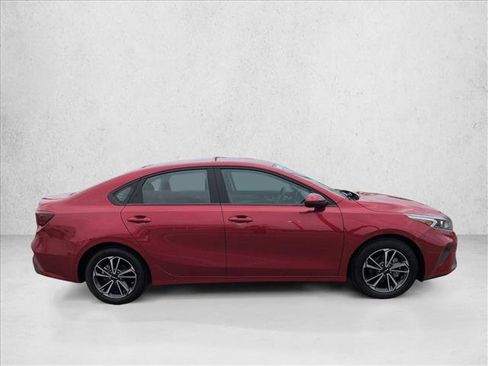 Used 2022 Kia Forte LXS image 4