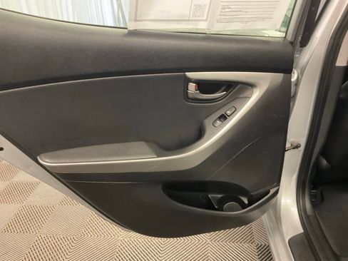 Used 2012 Hyundai Elantra Limited FWD image 31